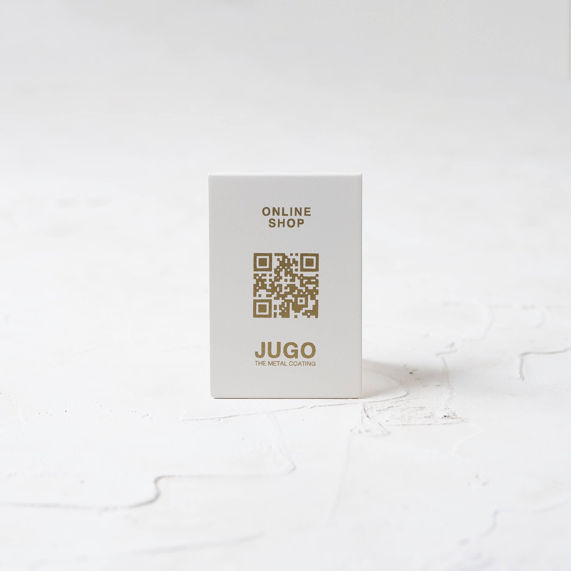 JUGO STAND_BASE COLOR : SATIN WHITE<br />
FONT COLOR : GOLD
